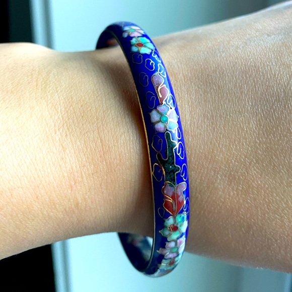 Jewelry - Intricate bangle bracelet with floral design